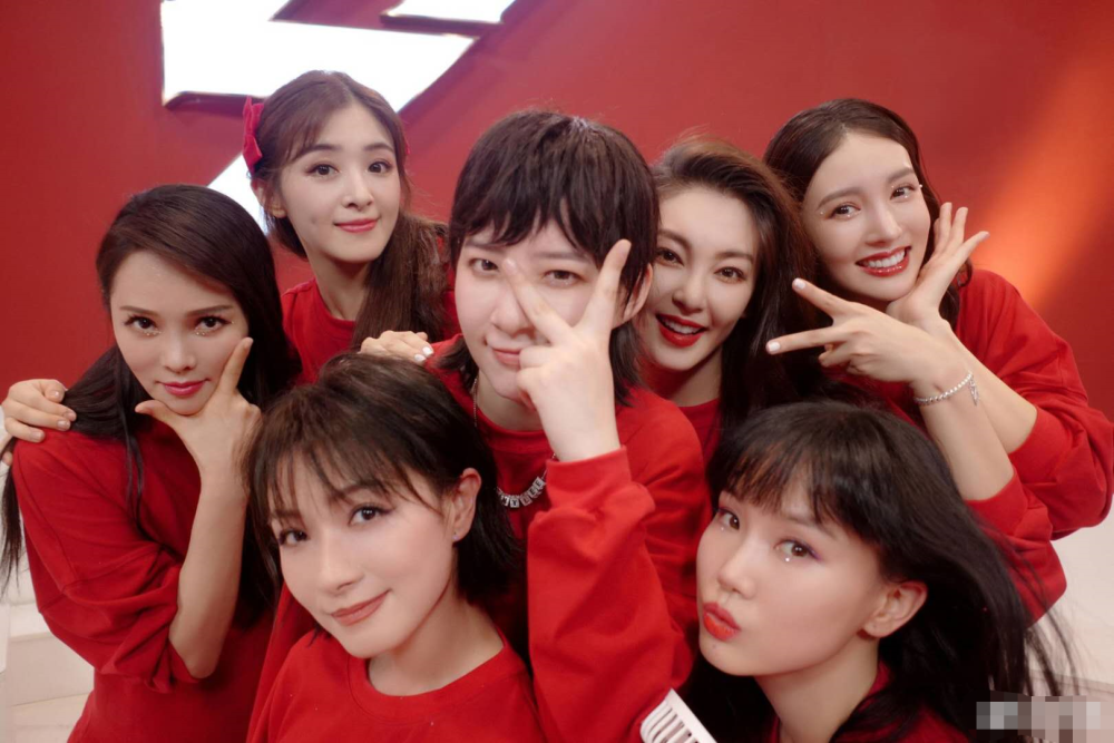 李斯丹妮|浪姐成团夜，李斯丹妮组四人为何非要换上粉红色衣服？