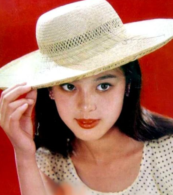 王祖贤|吊打张柏芝王祖贤的第一神颜，竟然被雪藏了30年……