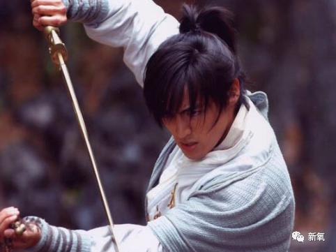 胡歌|滤镜红利第一人，明明剧中形象奇葩，却还是直男心中的好感度NO.1？