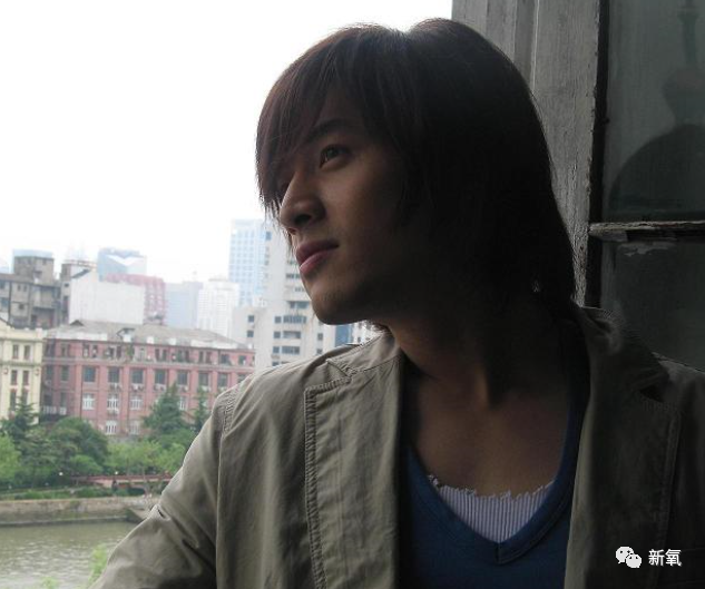 胡歌|滤镜红利第一人，明明剧中形象奇葩，却还是直男心中的好感度NO.1？