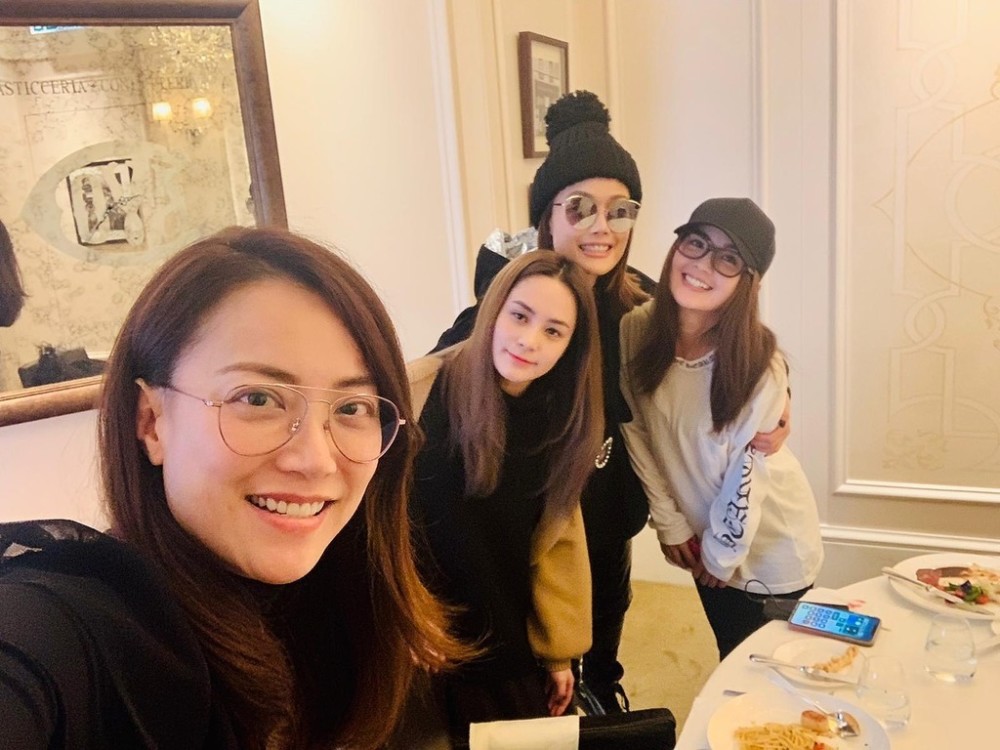 石恒聪|港媒曝阿Sa三年情玩完！与百亿太子爷石恒聪分手，年初时结束同居