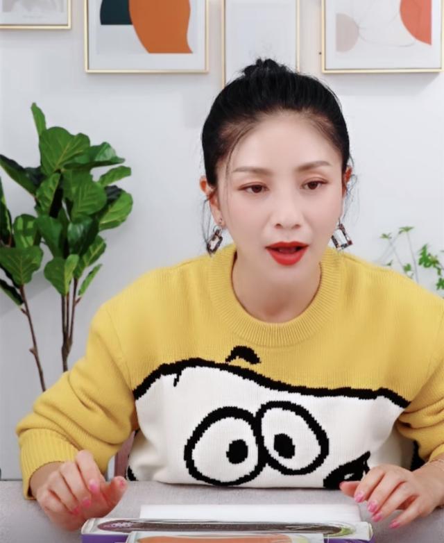 戴娇倩|女星直播带货无修图：胡可法令纹显老，戴娇倩温婉，48岁宁静最美