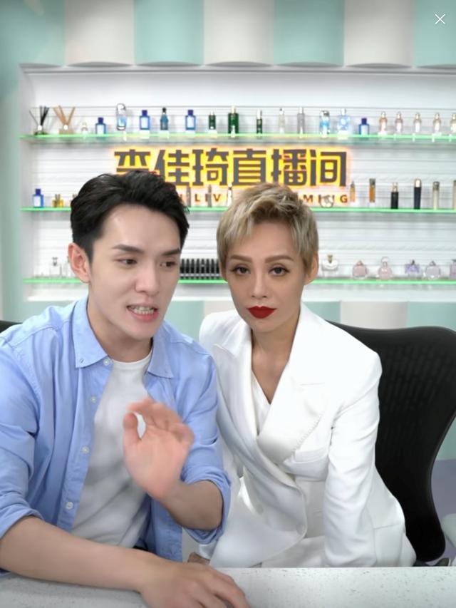 戴娇倩|女星直播带货无修图：胡可法令纹显老，戴娇倩温婉，48岁宁静最美