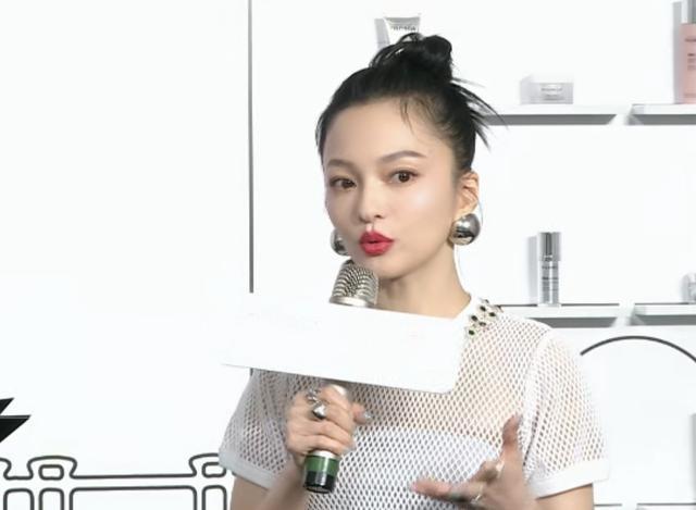 戴娇倩|女星直播带货无修图：胡可法令纹显老，戴娇倩温婉，48岁宁静最美