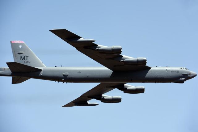 B52轰炸机加速冲向边境 25公里处却仓皇掉头 白宫惊呼大事不好