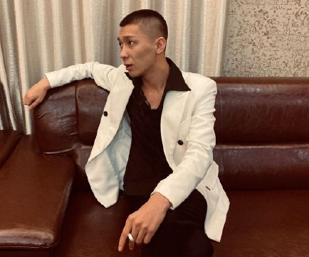 著名网红宏楠钓鱼时不幸离世好友方丈悲痛欲绝会协助处理后事