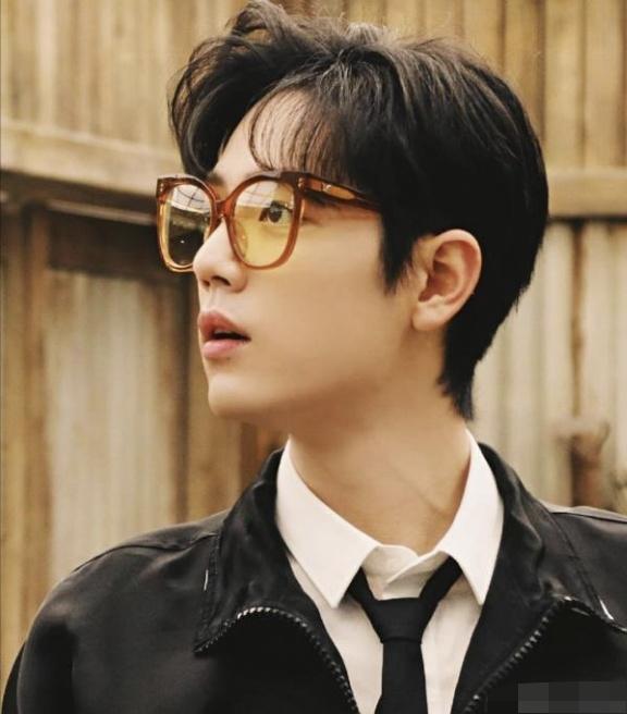 肖战|肖战海外影响力不容小觑，开小灶产品接连秒空，获得消费者认同