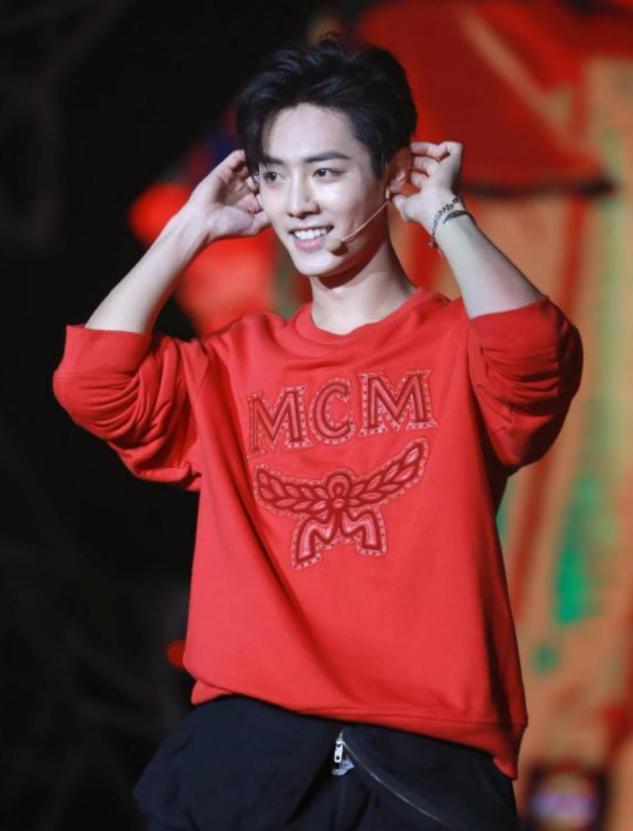 肖战|肖战海外影响力不容小觑，开小灶产品接连秒空，获得消费者认同