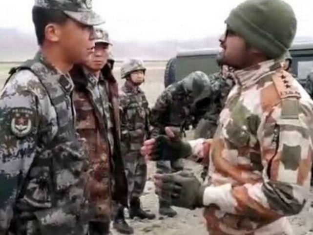 图为 中印士兵对峙
