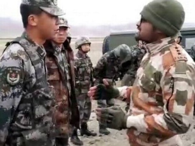 圖為 中印士兵對峙