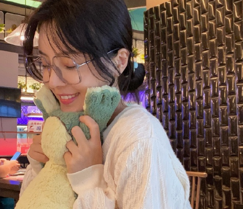 王思聪|王思聪新女伴名叫宋美娜，两人去年就在一起，女方曾是网络主播