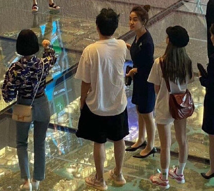 王思聪|王思聪新女伴名叫宋美娜，两人去年就在一起，女方曾是网络主播