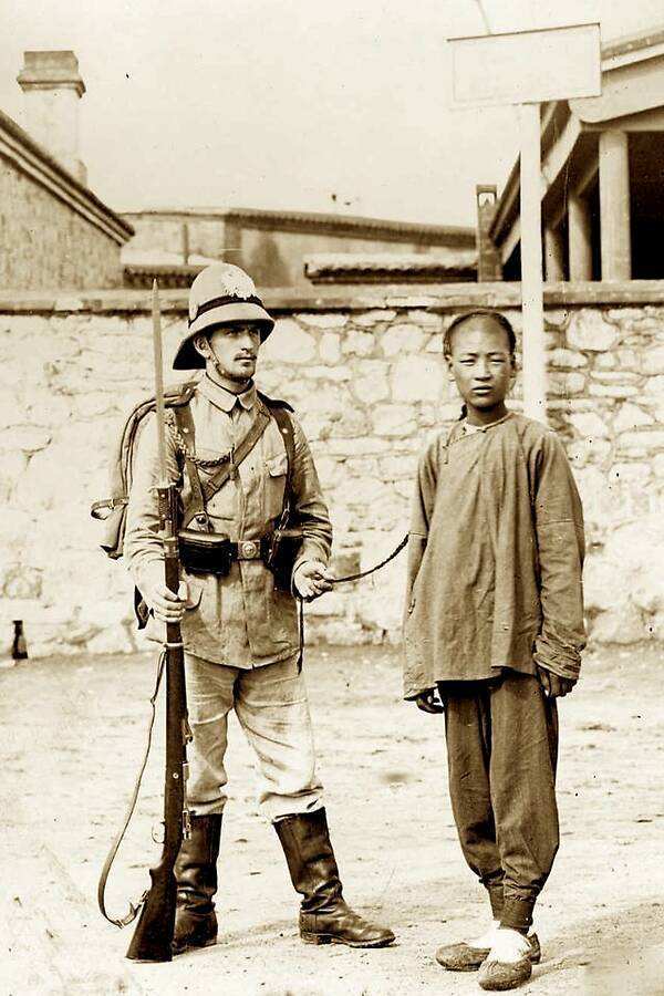 联军士兵抓获的义和团成员