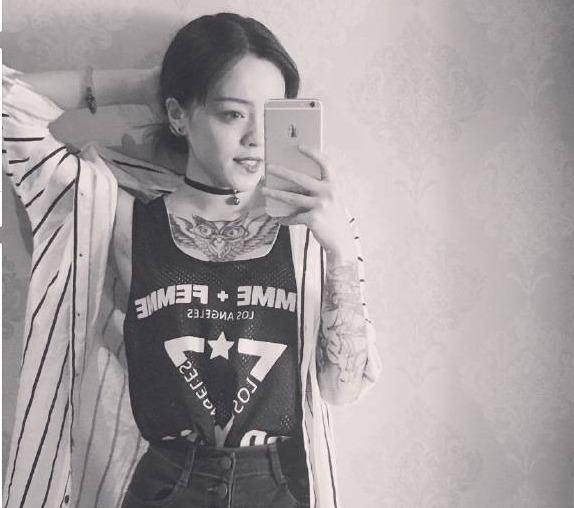 王思聪|王思聪新女伴名叫宋美娜，两人去年就在一起，女方曾是网络主播