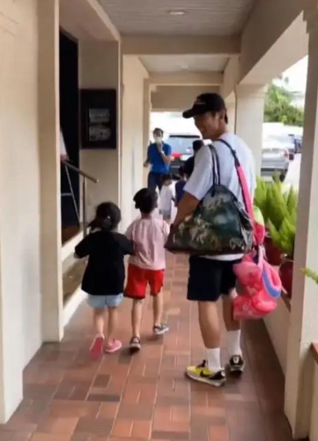 梧桐妹|贾静雯女儿们太有爱，梧桐妹晒与Bo妞合照，姐妹俩长相大不同