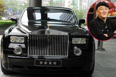 在2003年买了辆雷克萨斯吉普车奖励自己,后来赵本山的座驾又换成了