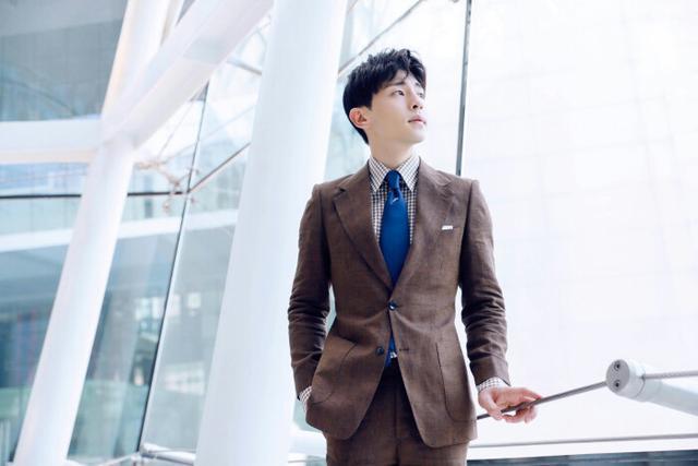 邓伦|邓伦：一手好牌快打烂的男明星，求你快去演戏，别扎堆综艺了