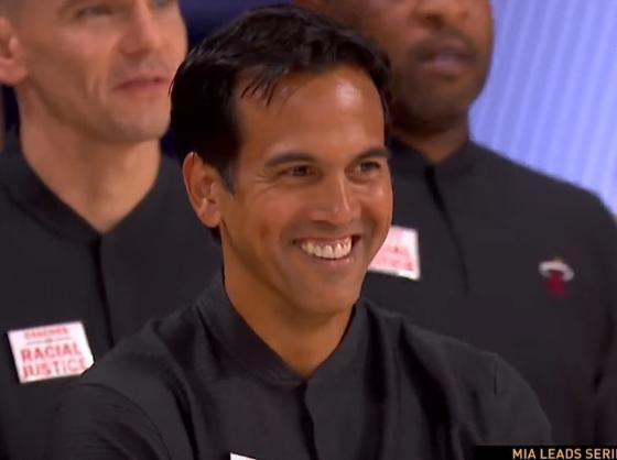 【影片】比賽最後時刻，熱火全隊哈哈大笑，誰注意到場邊字母哥的表情？-黑特籃球-NBA新聞影音圖片分享社區