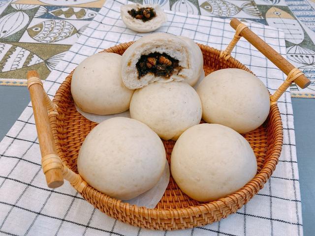 养生的芝麻核桃馅包子口感香甜松软不仅能补脑还能抗老化
