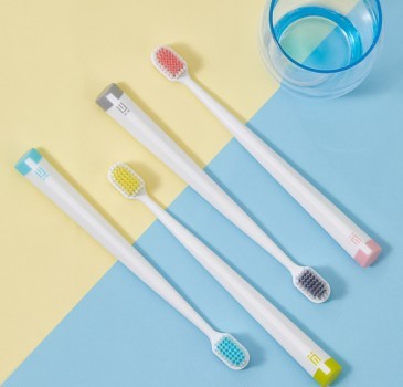 这支极简生活牙刷,48孔宽头软毛设计,家庭必备!