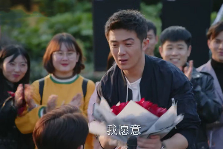 亲爱的自己|《亲爱的自己》首播，朱一龙刘诗诗上演绝美爱情，许幻山又来撩妹