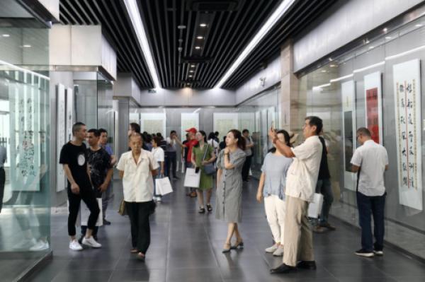 文英 王 任 王 俊 王 蔚 石东礼 孙 辉吕 云 刘 欣 刘红玉 牟耀辉 李