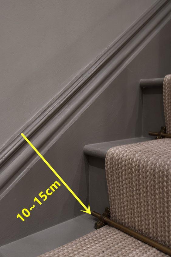 楼梯靠墙踢脚线斜切45度拼成7字型顺着阶梯往上造型漂亮