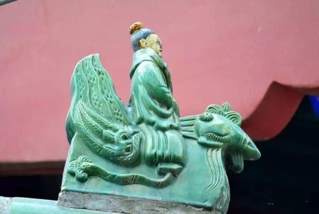 太和殿的脊獸,依次是仙人,龍,鳳,獅子,天馬,海馬,押魚,狻猊,獬豸,鬥牛