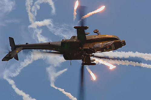 综上,ah-64"阿帕奇"武装直升机,能挂载4组4联装共16枚agm-114"地狱火"