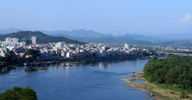 信都镇进入中国西部百强镇名单|信都镇|百强镇|八步区|广西|东融产业