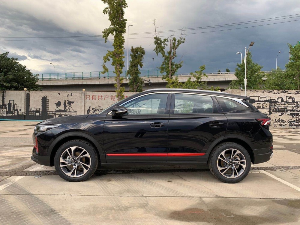 换装黑色战袍实拍东风风神ax7pro顶配版