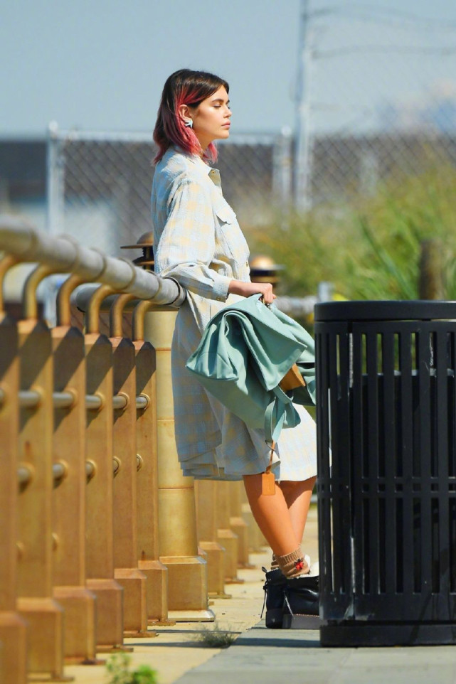 身材完美!超模凯雅·杰柏现身纽约街头新街拍