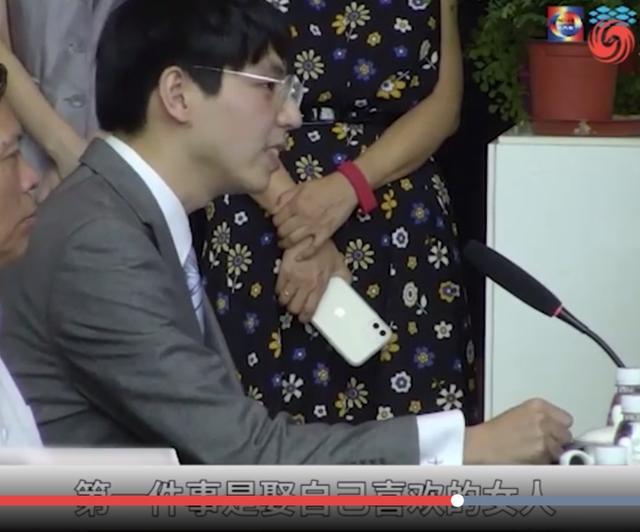 在发言中,麻恩浩说母亲从未对自己要求过高,一直很尊重支持自己的选择