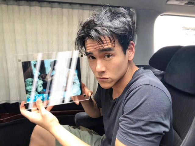 彭于晏长发造型亮相,出演许鞍华《第一炉香》,男神形象大变