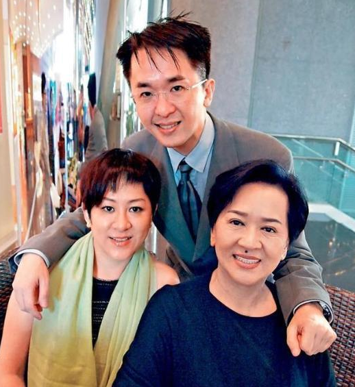 53岁败家子邓兆尊1夫3妻和平共处,离了我,她们找不到更好的