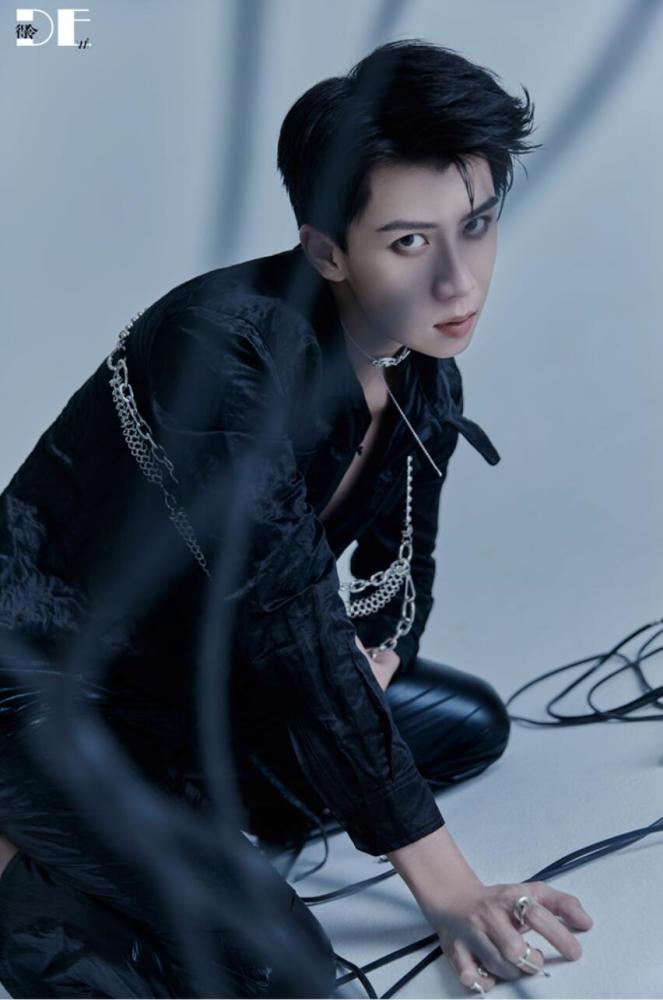 任宥纶雀斑妆出镜主演新剧喵请许愿正在热拍