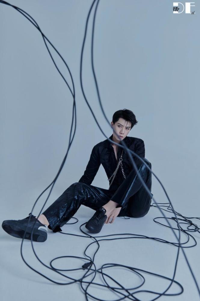 任宥纶雀斑妆出镜主演新剧喵请许愿正在热拍