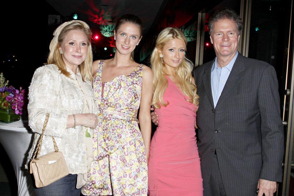 名媛帕丽斯·希尔顿发行个人纪录片,讲述自己惨遭欺凌的学校生活_腾讯