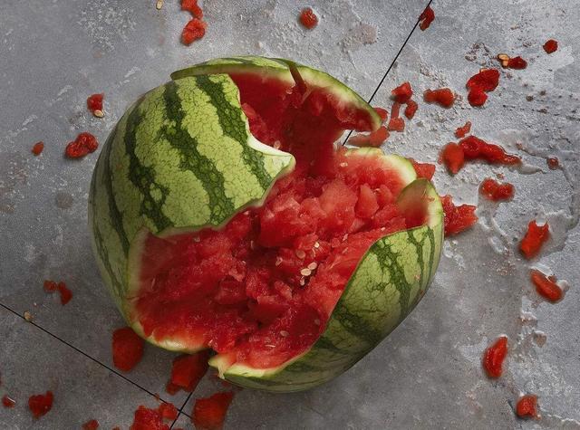 儿子摔烂一块西瓜结束了父母38年的婚姻生活