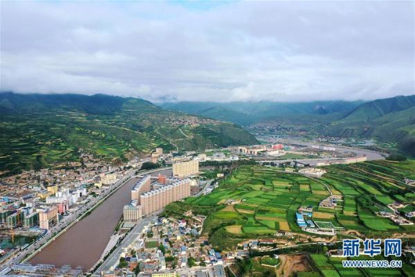 这是8月13日拍摄的甘肃省甘南藏族自治州临潭县冶力关景区(无人机照片