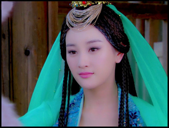 古装剧里那些扎着满头辫子搭配精致额前饰的异族美女