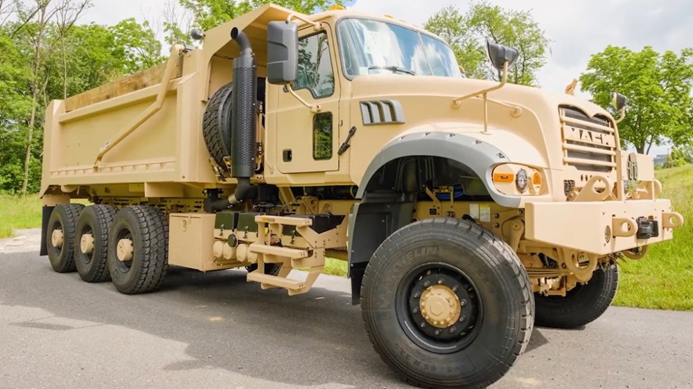 美式军用独角兽卡车 马克 m915长头武装运输车