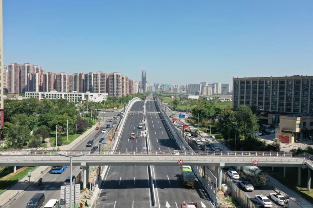 提前通车了梓州大道海洋路口跨线桥正式通车