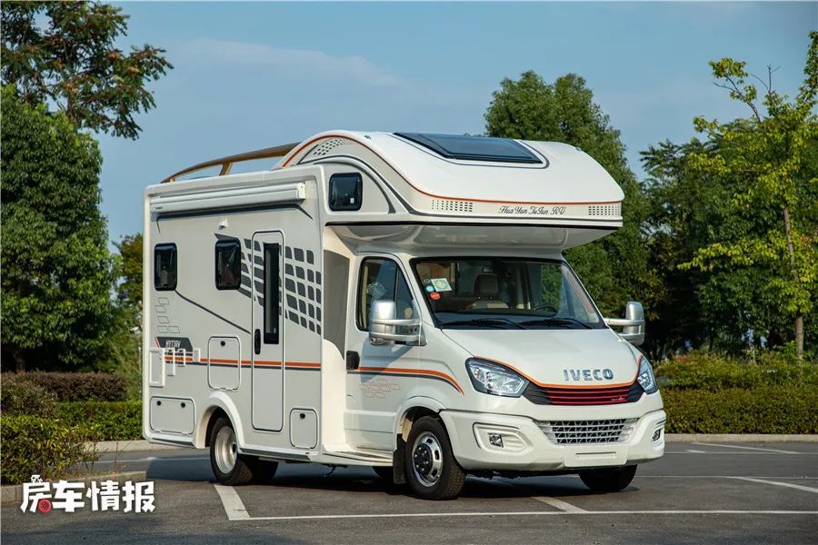 一家4口旅行有这款华云房车就够了家电齐全水电高配价格不贵