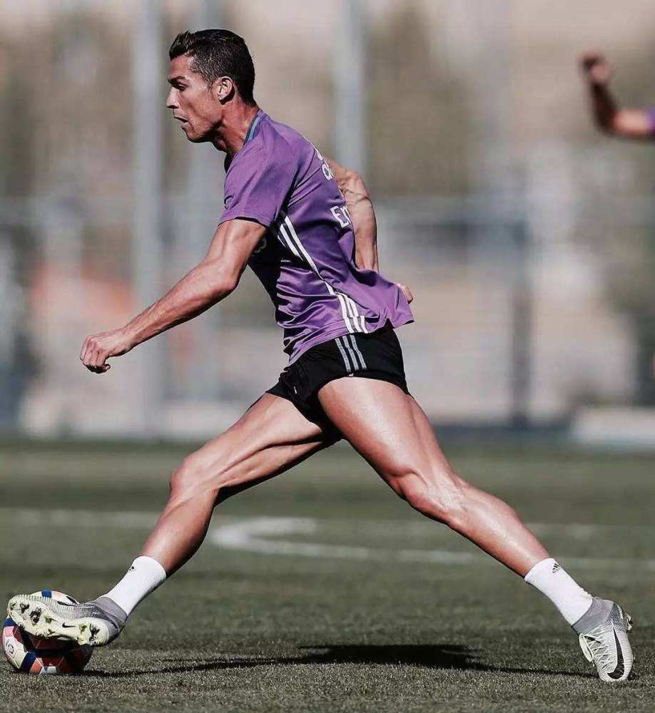 足坛大腿肌肉分等级:伊布s级,c罗ss级,sss级会是谁?