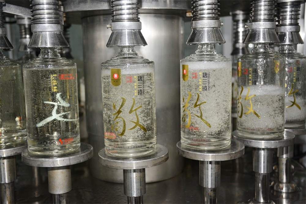 购买白酒灌装机,灌装白酒应注意哪一些事项?