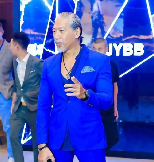 "古惑仔"乌鸦张耀扬近况曝光,57岁头发胡子全发白像八旬老翁