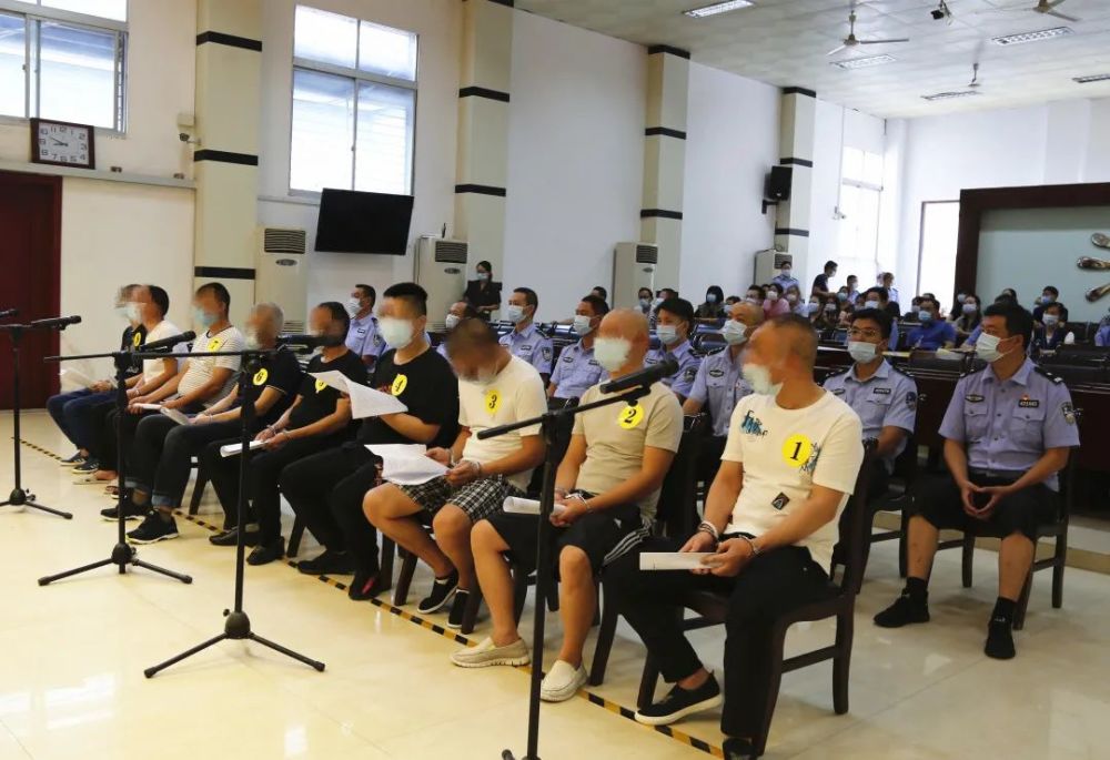 分享 评论 0 9月8日,由丹江口市检察院提起公诉的赵军等人恶势力犯罪