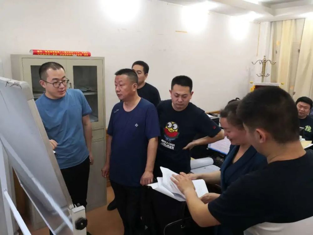 分享 评论 0 9月8日,由丹江口市检察院提起公诉的赵军等人恶势力犯罪