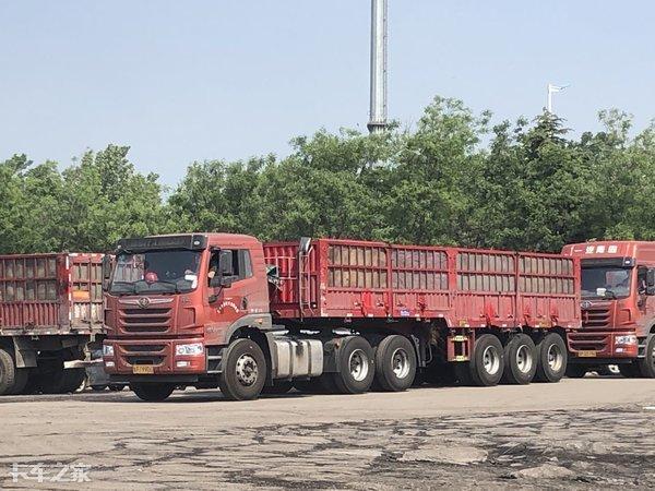 子车采尺寸为8m短版尺寸挂车,这类车型的整备质量仅有6吨,整车质量